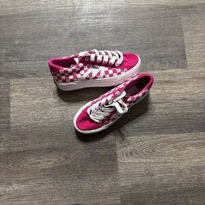 Mudd Poppy Pink & White Checkered Lace-Up Sneakers